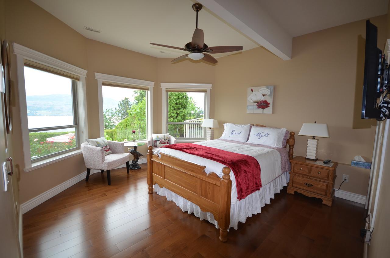 Bella Luna Bed And Breakfast Вест-Келовна Екстер'єр фото